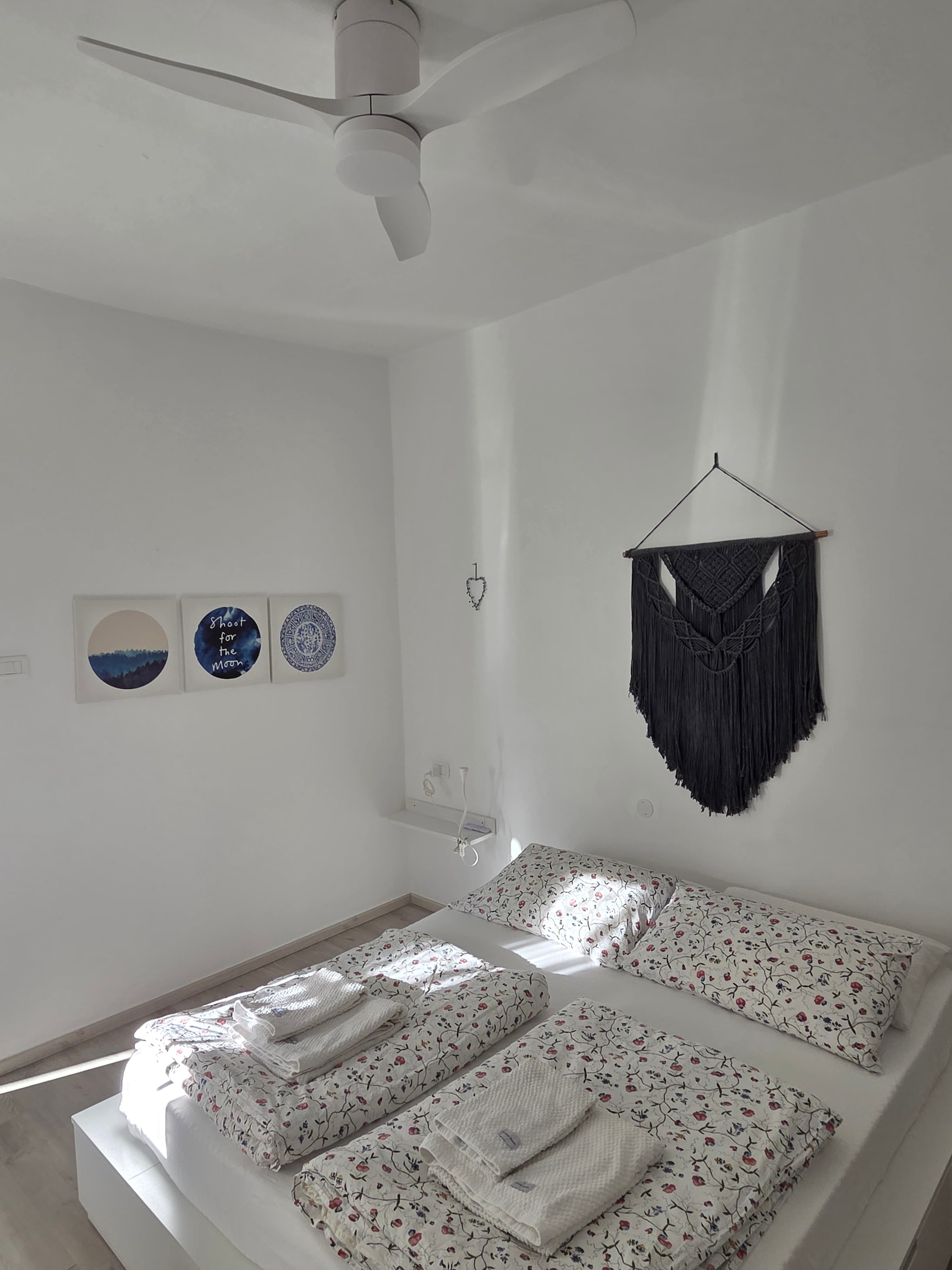 Ponale room detail one