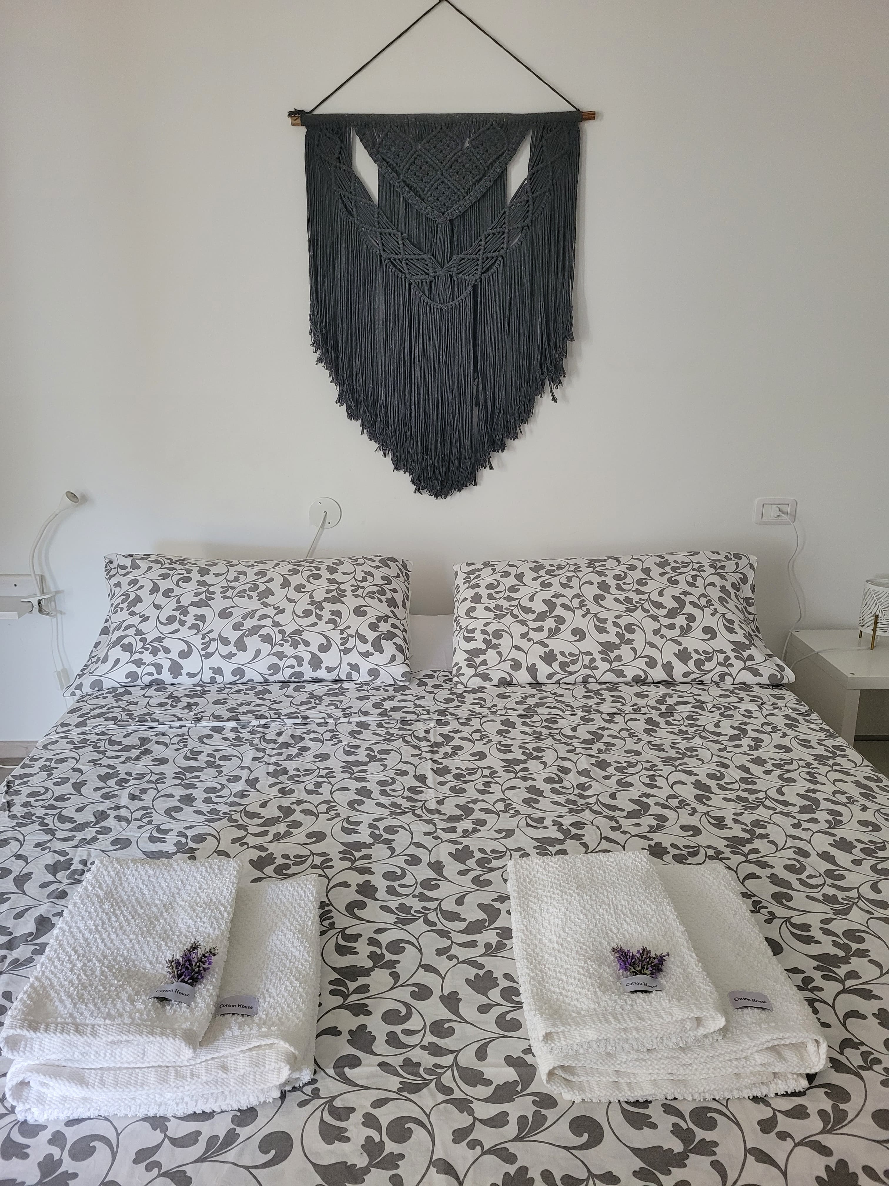 Ponale room detail two