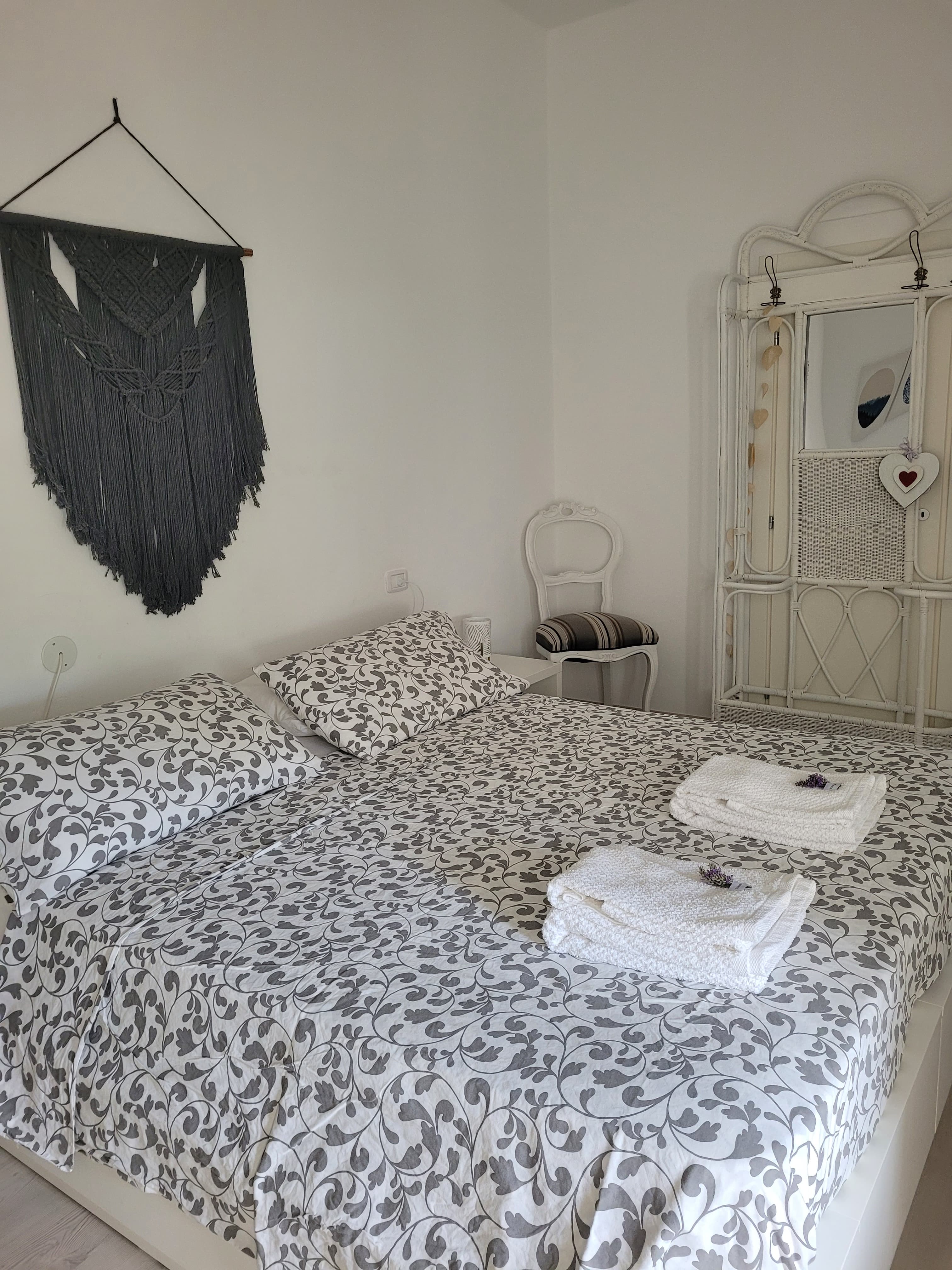 Ponale room detail three