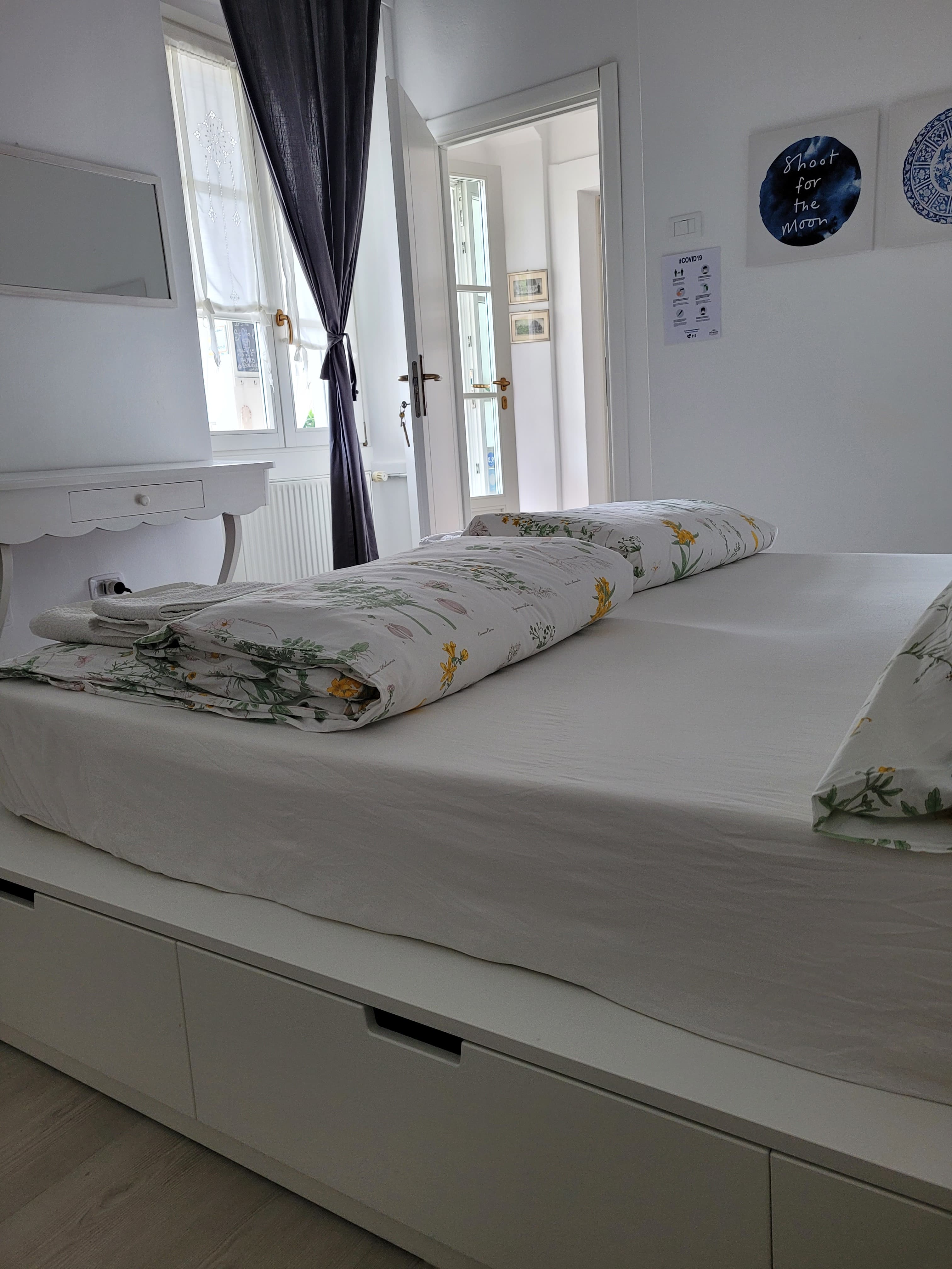 Ponale room detail four