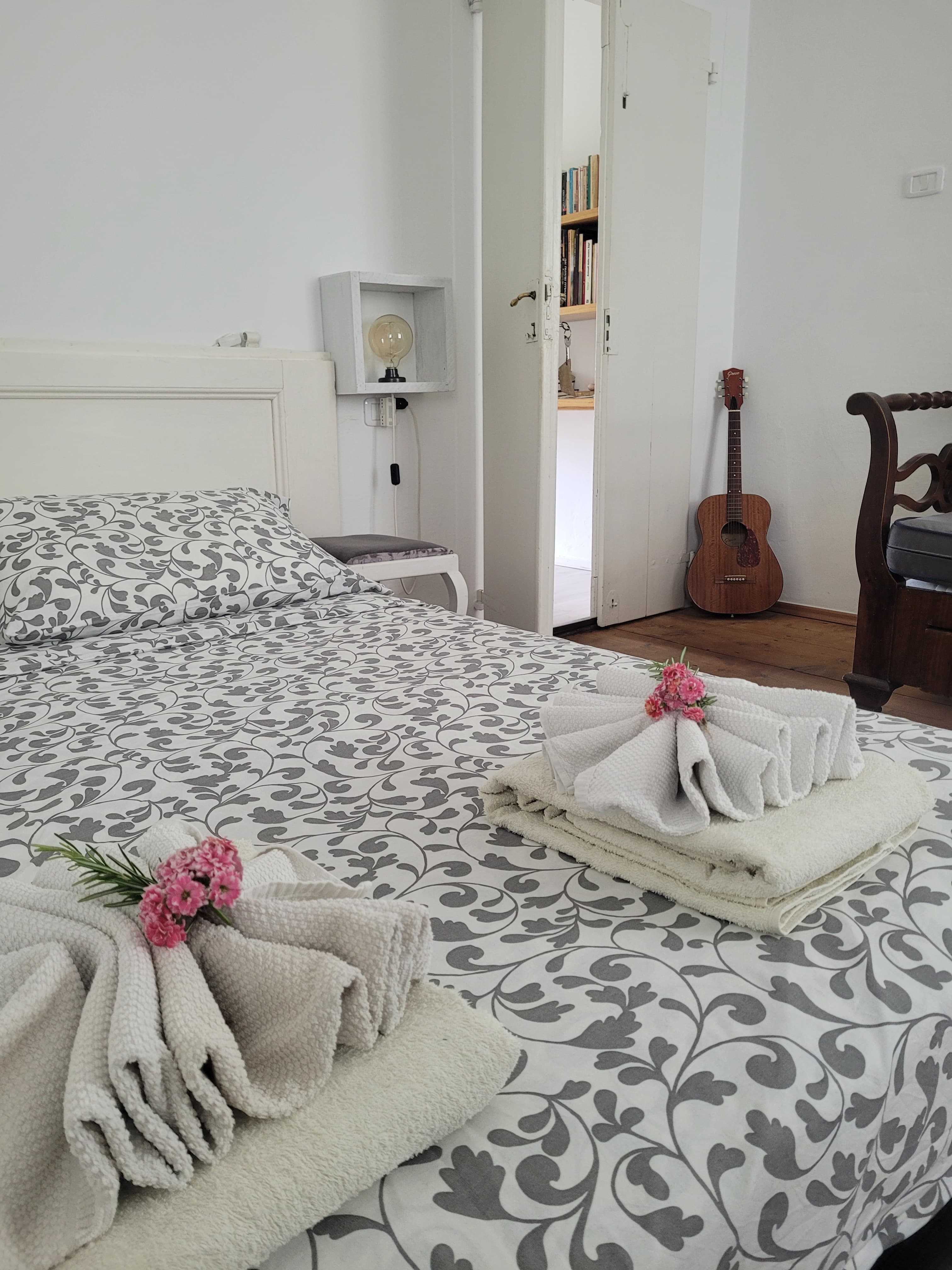 Vinessa room detail three